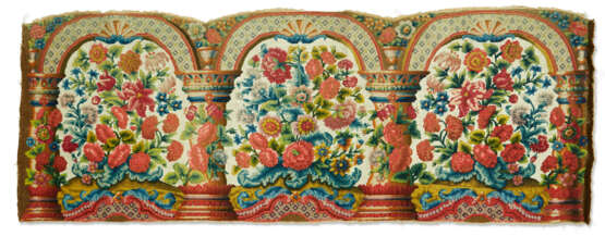 A SET OF FRENCH OR ENGLISH NEEDLEPOINT PANELS FOR A SOFA - Foto 1