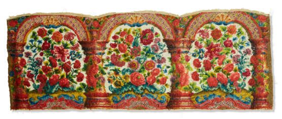 A SET OF FRENCH OR ENGLISH NEEDLEPOINT PANELS FOR A SOFA - Foto 2