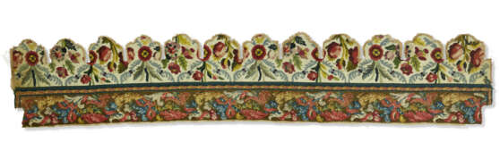 A SET OF FRENCH OR ENGLISH NEEDLEPOINT PANELS FOR A SOFA - photo 10