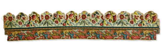 A SET OF FRENCH OR ENGLISH NEEDLEPOINT PANELS FOR A SOFA - Foto 10