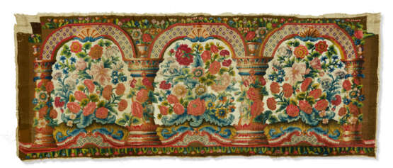 A SET OF FRENCH OR ENGLISH NEEDLEPOINT PANELS FOR A SOFA - photo 13