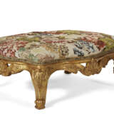 A FRENCH GILTWOOD TABOURET DE PIED - photo 2