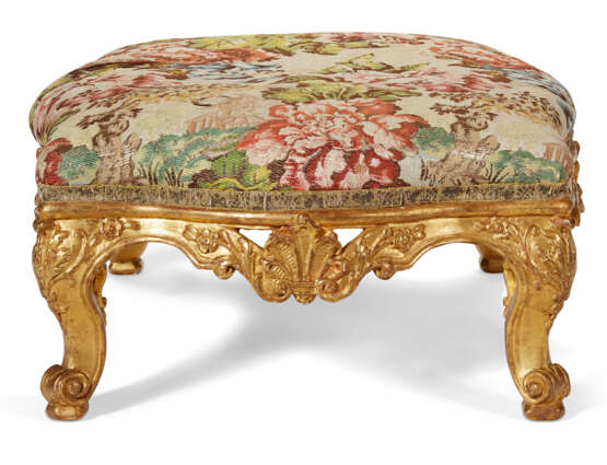 A FRENCH GILTWOOD TABOURET DE PIED - photo 3