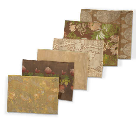 A GROUP OF SIX BROWN AND BEIGE TONED BROCADED SILKS - фото 1