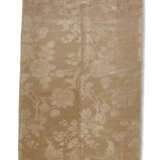 A GROUP OF SIX BROWN AND BEIGE TONED BROCADED SILKS - фото 2