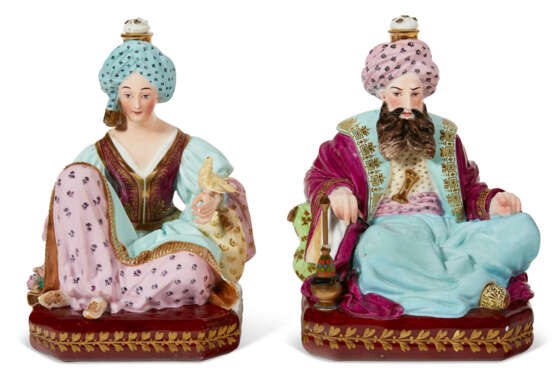 A PAIR OF JACOB PETIT PORCELAIN FIGURAL SCENT BOTTLES AND TWO STOPPERS - photo 2