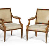 A PAIR OF DUTCH TULIPWOOD, AMARANTH, ASH, STAINED AND EBONIZED FRUITWOOD ARMCHAIRS - Foto 1