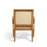 A PAIR OF DUTCH TULIPWOOD, AMARANTH, ASH, STAINED AND EBONIZED FRUITWOOD ARMCHAIRS - Foto 5