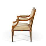 A PAIR OF DUTCH TULIPWOOD, AMARANTH, ASH, STAINED AND EBONIZED FRUITWOOD ARMCHAIRS - Foto 6