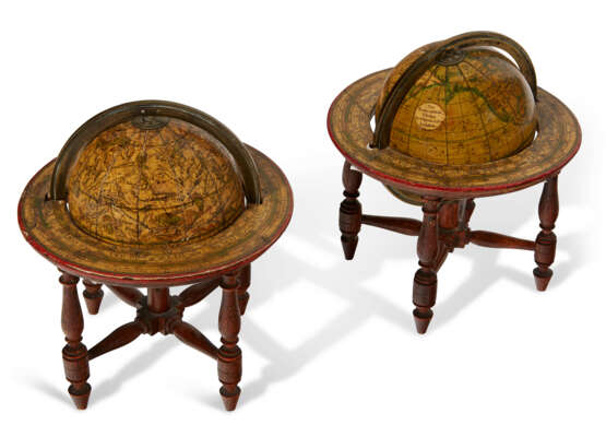 A PAIR OF GEORGE IV TERRESTRIAL AND CELESTIAL MINIATURE TABLE GLOBES - Foto 5