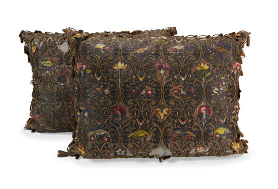 A PAIR OF LOUIS XIII NEEDLEWORK PILLOWS - фото 1