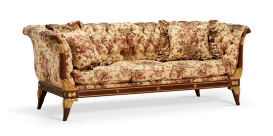 A PAIR OF REGENCY MAHOGANY AND PARCEL-GILT SETTEES - фото 4