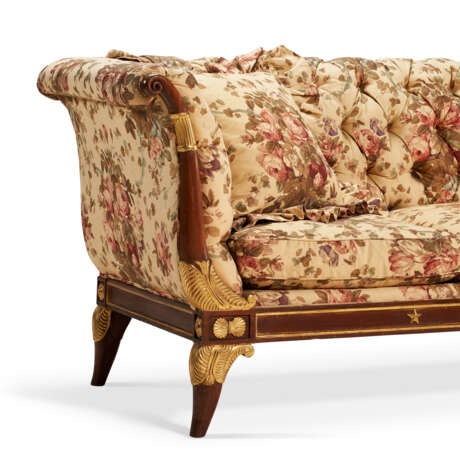 A PAIR OF REGENCY MAHOGANY AND PARCEL-GILT SETTEES - photo 7
