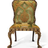 AN EARLY GEORGE III WALNUT AND PARCEL-GILT SIDE CHAIR - Foto 2
