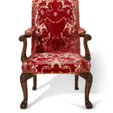 A PAIR OF ENGLISH WALNUT ARMCHAIRS - photo 4