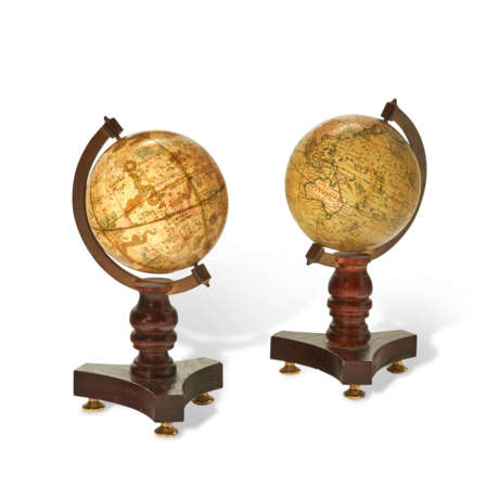 A PAIR OF WILLIAM IV TERRESTRIAL AND CELESTIAL MINIATURE TABLE GLOBES - Foto 5
