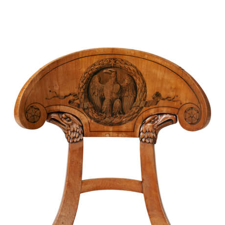 A PAIR OF AUSTRIAN FRUITWOOD AND PENWORK-DECORATED SIDE CHAIRS - Foto 7