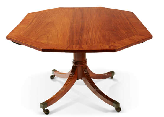 A GEORGE III INDIAN ROSEWOOD, SATINWOOD AND TULIPWOOD-BANDED BREAKFAST TABLE - фото 6