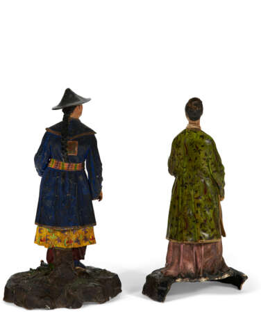 A PAIR OF PAINTED PLASTER FIGURES - photo 3