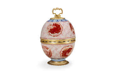 A REGENCE STYLE ORMOLU-MOUNTED ARITA PORCELAIN CUP AND COVER