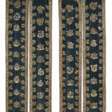 A SET OF FOUR HANGINGS WITH SILK NEEDLEPOINT SLIP APPLIQUES - Foto 2
