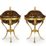A PAIR OF NORTH EUROPEAN ORMOLU AND BLACK, GILT AND LACQUER BOWLS AND COVERS - фото 1