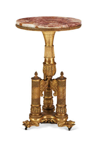 A NORTH EUROPEAN GILTWOOD OCCASIONAL TABLE - Foto 2