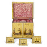 A WILLIAM IV YELLOW, CREAM-JAPANNED, AND GILT JEWEL CABINET - Foto 5