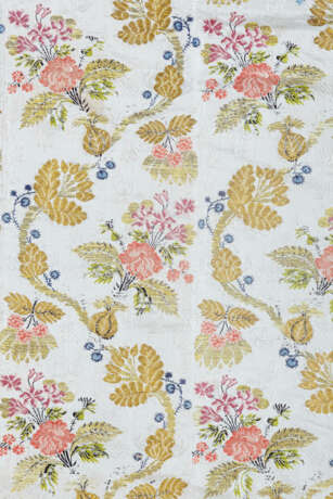 A FRENCH OR ITALIAN PALE BLUE SILK BROCADE - photo 1