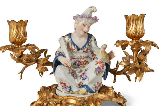 A LOUIS XV ORMOLU, MEISSEN PORCELAIN AND TOLE TWO-BRANCH CANDELABRUM - photo 3