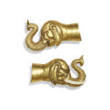 A PAIR OF LATE REGENCY GILTWOOD CURTAIN POLE FINIALS - photo 1