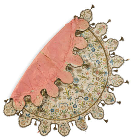 AN ITALIAN EMBROIDERED SILK PARASOL COVER - фото 3