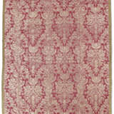 A FRENCH SILK LAMPAS 'LACE' PATTERN COVERLET - фото 2