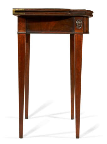A GEORGE III MAHOGANY CONCERTINA ACTION GAMES TABLE - photo 5
