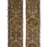 A PAIR OF FRENCH NEEDLEWORK HANGINGS - фото 1