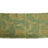 A GROUP OF SEVEN ENGLISH OR CONTINENTAL LIGHT GREEN SILKS - Foto 3