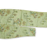 A GROUP OF SEVEN ENGLISH OR CONTINENTAL LIGHT GREEN SILKS - Foto 5