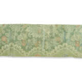 A GROUP OF SEVEN ENGLISH OR CONTINENTAL LIGHT GREEN SILKS - Foto 13