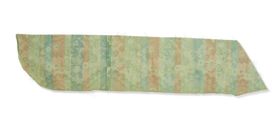 A GROUP OF SEVEN ENGLISH OR CONTINENTAL LIGHT GREEN SILKS - Foto 14