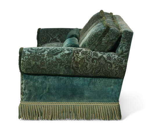 A VELVET-UPHOLSTERED TWO-SEAT SOFA - фото 4