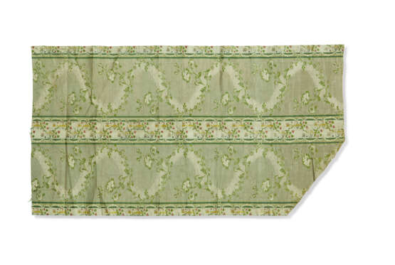 A GROUP OF SEVEN ENGLISH OR CONTINENTAL LIGHT GREEN SILKS - Foto 23