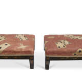 A PAIR OF BLACK AND GILT-JAPANNED FOOTSTOOLS - фото 5
