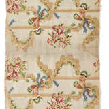 A LENGTH OF FRENCH SILK BROCADE - Foto 10