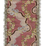 A LENGTH OF FRENCH SILK BROCADE - Foto 5