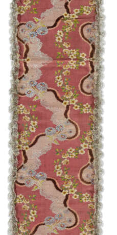 A LENGTH OF FRENCH SILK BROCADE - photo 5