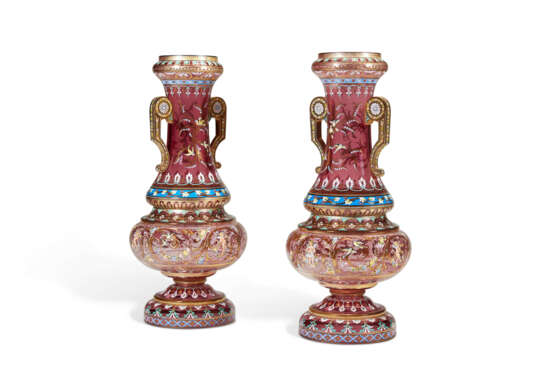 A PAIR OF CONTINENTAL ENAMELED AMETHYST GLASS VASES - фото 1
