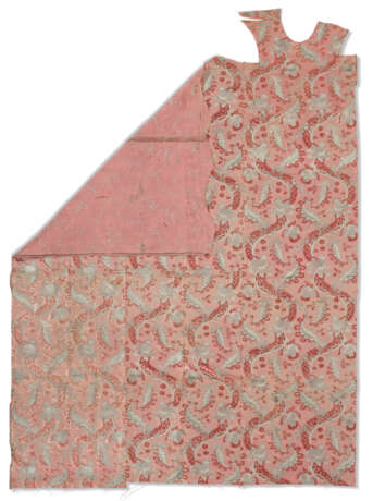 A FRENCH SILK BROCADE COVERLET - photo 3