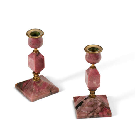 A PAIR OF RHODONITE AND GILT-METAL CANDLESTICKS - photo 1