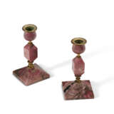 A PAIR OF RHODONITE AND GILT-METAL CANDLESTICKS - photo 2