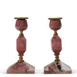A PAIR OF RHODONITE AND GILT-METAL CANDLESTICKS - photo 3